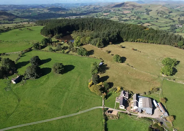 The Barn At Pentregaer Ucha, With Tennis Court And Lake