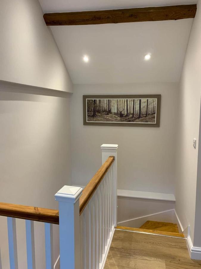 The Barn At Pentregaer Ucha, With Tennis Court And Holiday home *